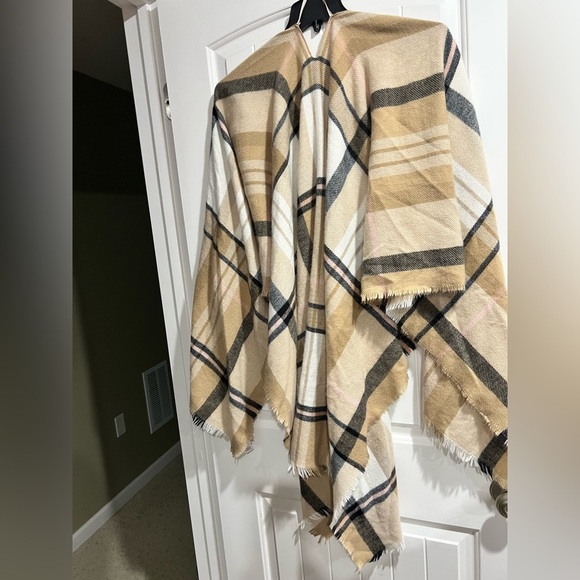 Old Navy plaid shawl tan pink brown white black women’s - Picture 2 of 6